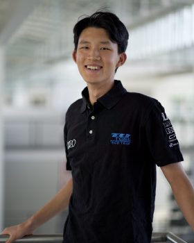 Groß (LLS02199 - Louis Shen)